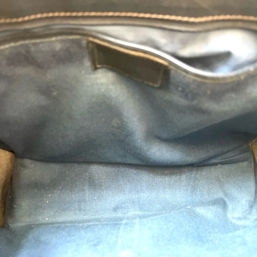SOLD!!!
Vintage Dooney & Bourke Black Leather Shoulder Bag - Picture 6 of 8